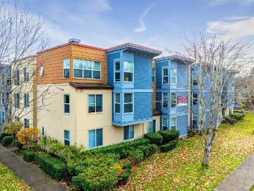6940 37th Avenue South, 1 bed, 1 full bath