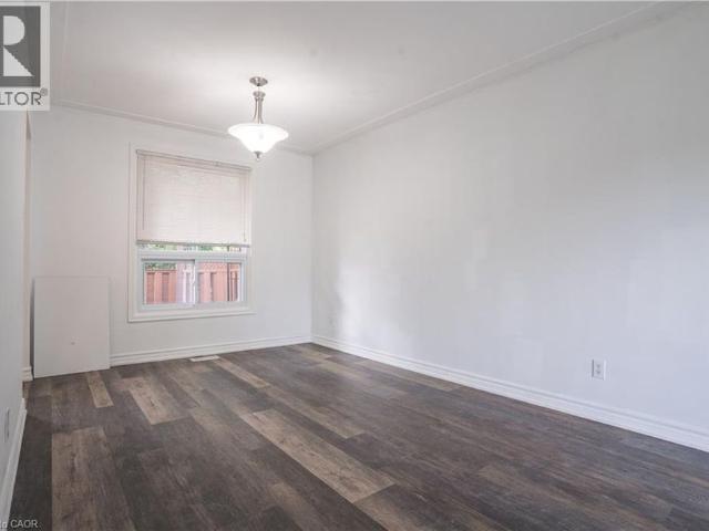 695 GLEN FORREST Boulevard Unit# Upper, Waterloo, Ontario, N2L4K7