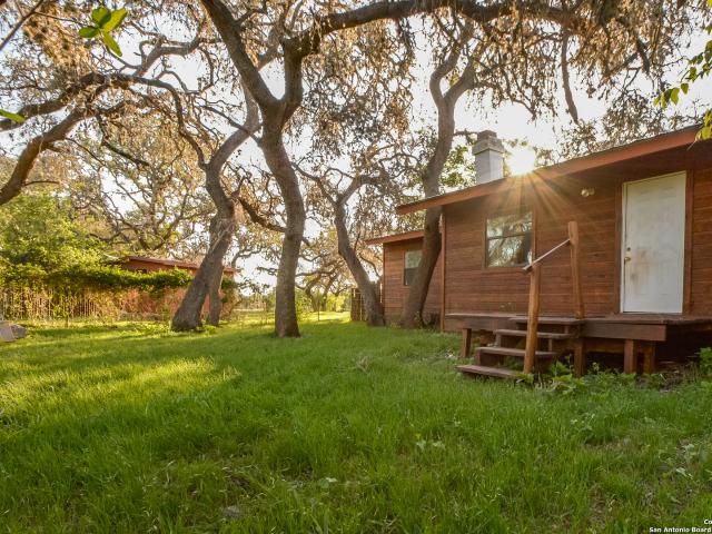 695 S Thunder Creek Rd, Utopia, TX 78884 | MLS #1857