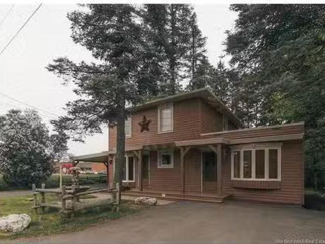 696 Victoria St, Edmundston, NB, E3V 3S9 house for sale Lis.
