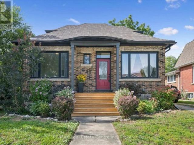 699 St Andrew Street W, Centre Wellington Fergus, ON, N1M 1P7 house for sale | Listing ID X13758 | Royal LePage