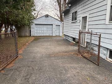 69 Youngs Avenue