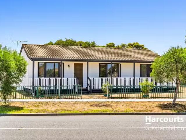 69 Andrew Street, MELTON SOUTH, VIC 3338 House for Rent