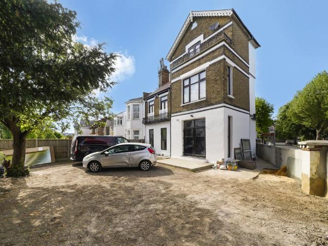 69 Argyle Road, London W13, 4 bed detached house to rent, £5,954 pcm | PrimeLocation