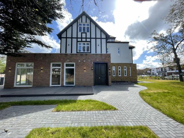 69 Brompton Grove, NW4 2 bed flat to rent £2,379 pcm £549 pw