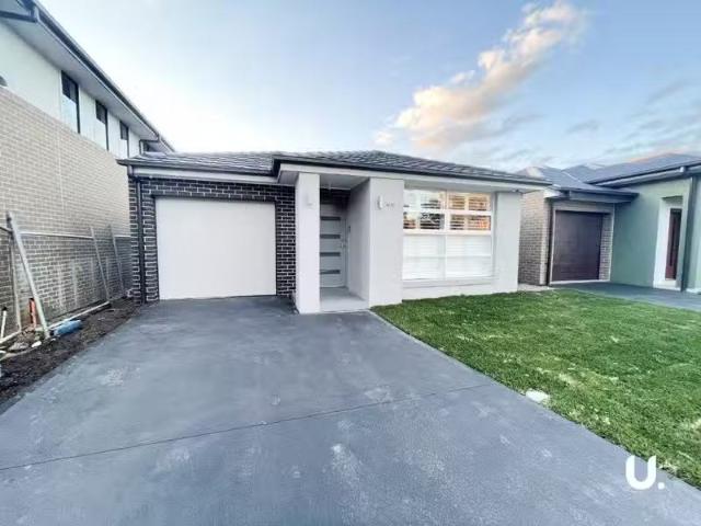 69 Farview Drive, DENHAM COURT House for rent Listed by Sophi.
