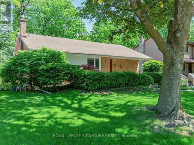 69 Greenland Road, Toronto, ON, M3C 1N4 house for sale | Listing ID C13246 | Royal LePage
