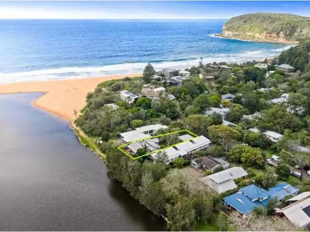 69 Lakeside Dr, Mac Masters Beach House for rent Listed by An.