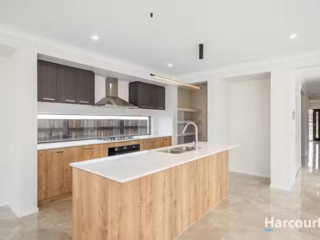 69 Leyburn Parade, WOLLERT, VIC 3750 House for Rent