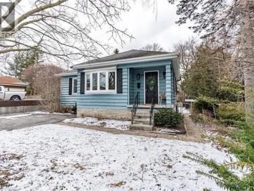 House for sale in Galt, Ontario - Garden