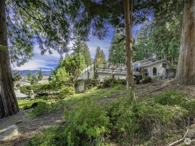 69 North Point Drive