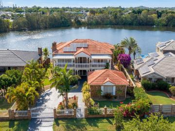 House to rent in Clear Island Waters