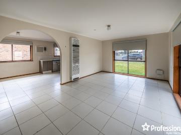 69 Station RdMelton South VIC 3338, Australia