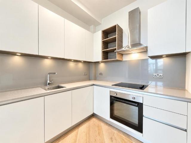 6 Market Place, Brentford TW8 1 bed apartment to rent £1,650 pcm £381 pw
