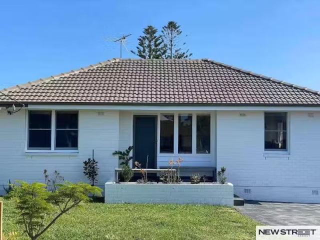 6 Martha Street, Caves Beach House for rent Listed by Melanie.