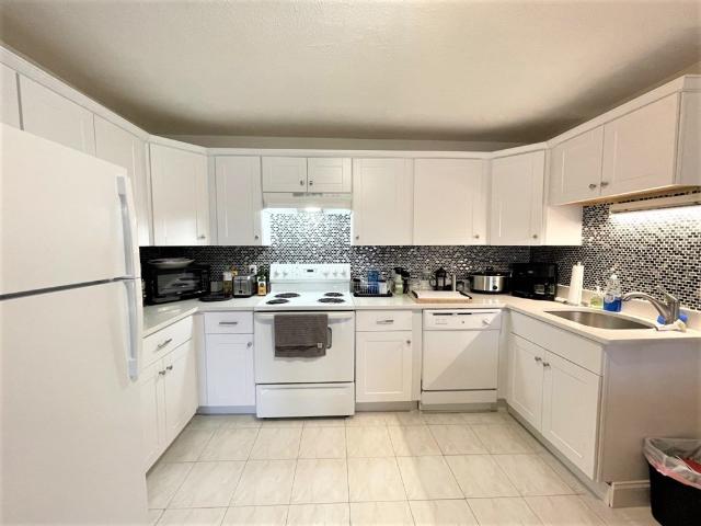6 McLean Place, 2 beds, 1 full bath