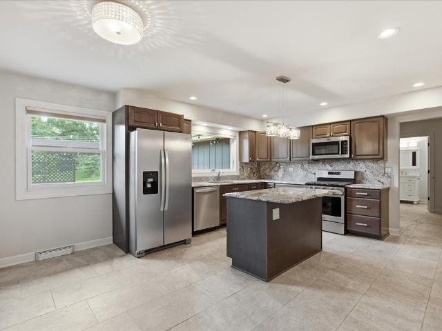 6 Meadowood Drive