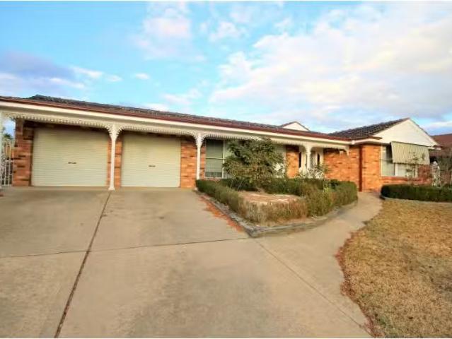 6 Messenger Street, Windradyne House for rent Listed by Leasi.