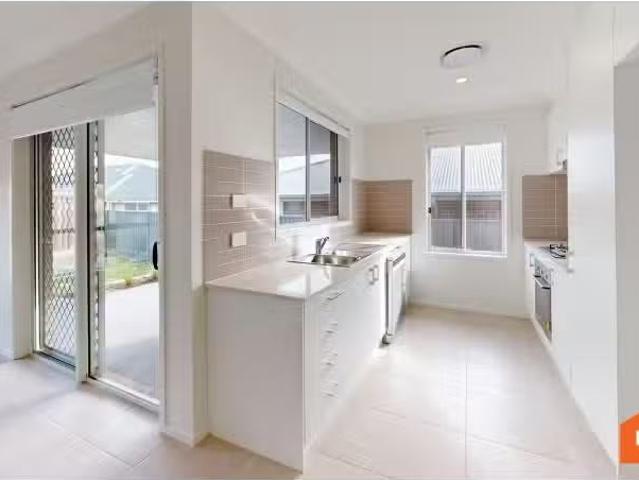 6 Millhouse Close, Farley House for rent Listed by Leasing Un.