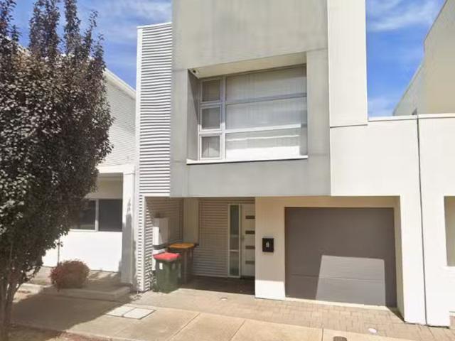 6 Moore Street, MUNNO PARA WEST, SA 5115 House for Rent