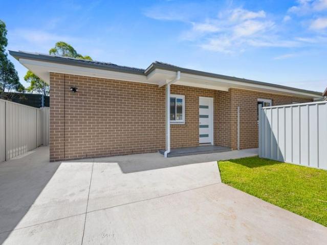 6 Month Old 2 Bedroom Freestanding Granny Flat – Water & Gas Usage Included in the Rent
