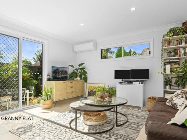6 month lease Modern Granny Flat in a Convenient Location