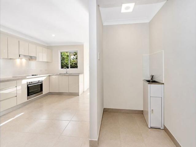 6 month lease Modern Granny Flat in a Convenient Location