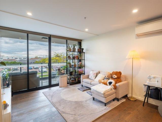 6 MONTH LEASE Modern Luxury in the Heart of The Pasco 104D/23 Cumberland Road Pascoe Vale South VIC 3044