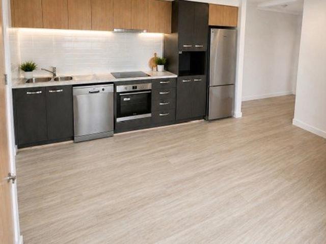 6 Month lease on offer 2 x 1