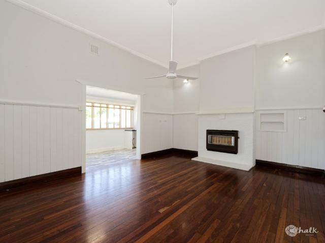 6 MONTH LEASE ONLY ! 3 X 1 BEACH BUNGALOW IN ROCKINGHAM !