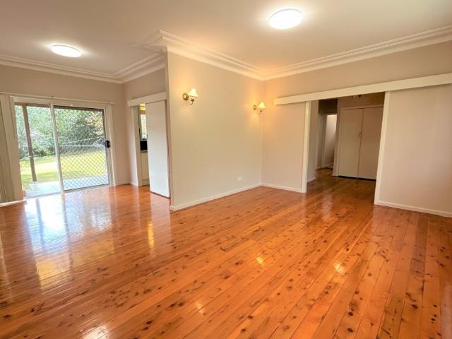 6 month lease only Spacious 3 Bedrooms House, Walk to Carlingford Village & shopping centre