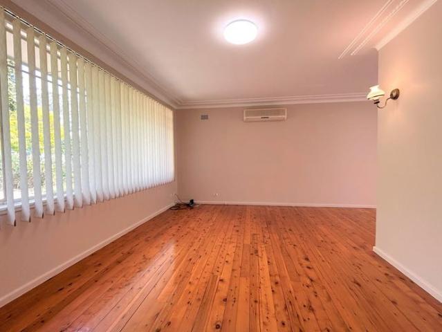 6 month lease only Spacious 3 Bedrooms House, Walk to Carlingford Village & shopping centre