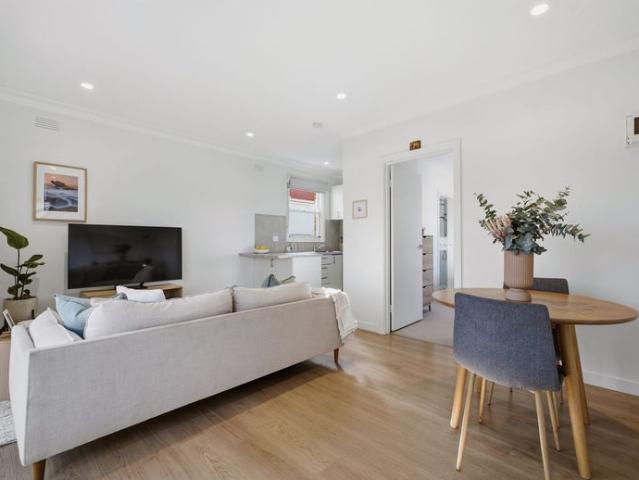 6 MONTH LEASE ONLY Stylish, Fully Renovated Single Level Living in the Heart of Mentone
