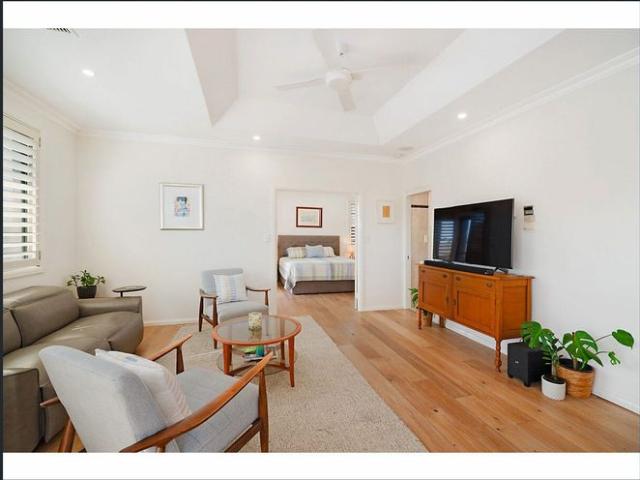 6 MONTH LEASE ONLY PREMIUM HAMILTON LIFESTYLE CLOSE TO CAFÉS, BEACHES AND TRANSPORT