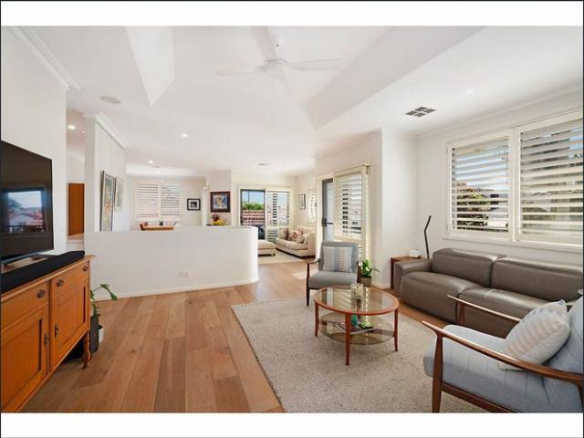 6 MONTH LEASE ONLY PREMIUM HAMILTON LIFESTYLE CLOSE TO CAFÉS, BEACHES AND TRANSPORT