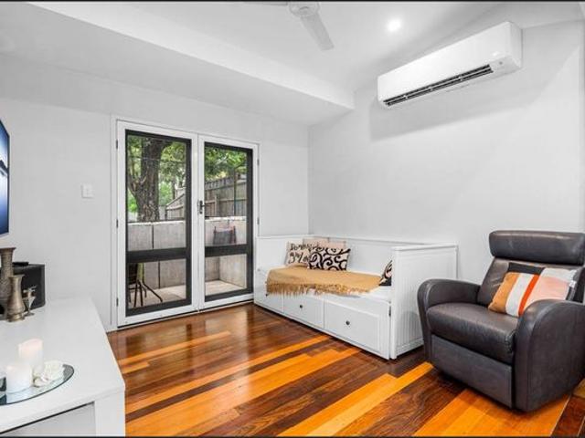 6 MONTH LEASE Hidden Gem in Hemmant!