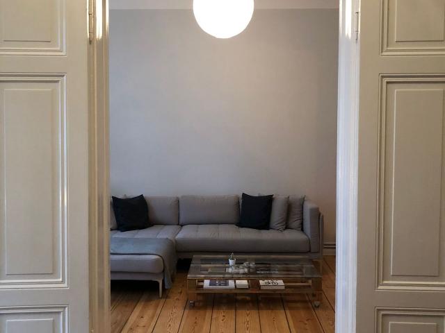 6 Months: 3 room renovated period apartment with balcony in Winskiez, Berlin Amsterdam Apartments for Rent