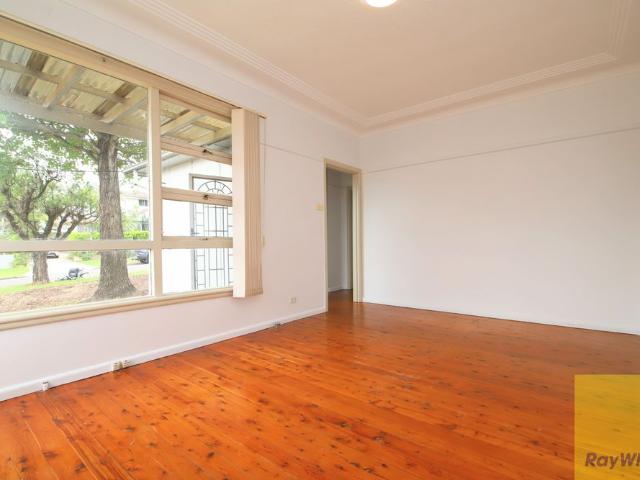 6 Moss Street