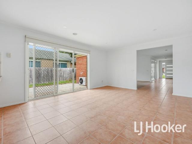 6 Naja Crescent, Hampton Park VIC