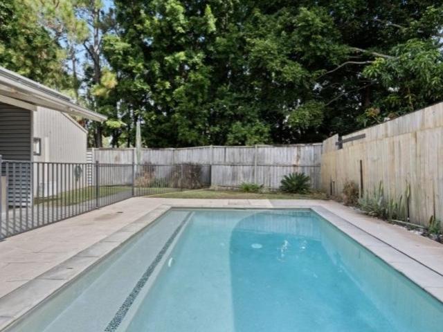 6 Nalya Court, Mermaid Waters QLD 4218
