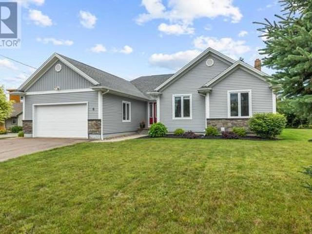 6 Nellie Drive, West Royalty, PE, C1E 2A5 house for sale | Listing ID 202618 | Royal LePage