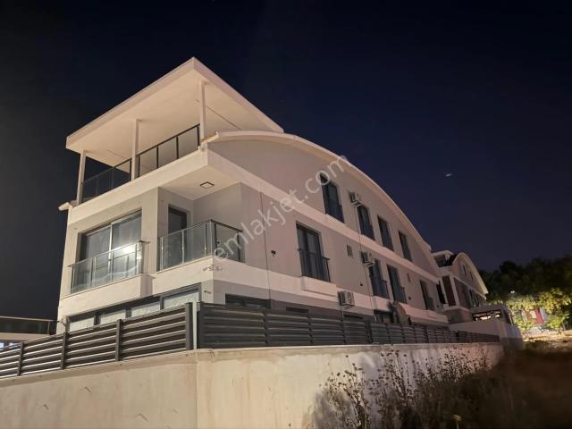 6 Odalı Havuzlu,eşyalı Villa