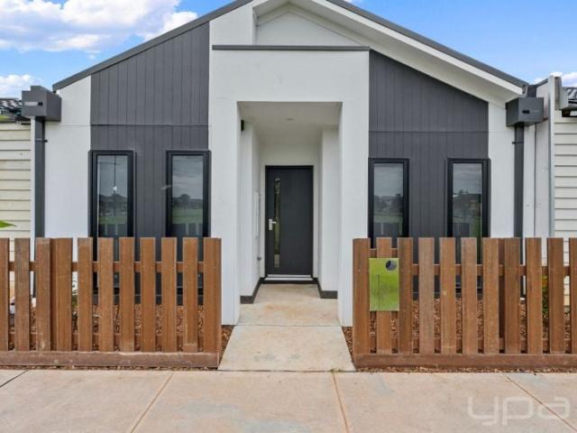 6 Attar Road, ROCKBANK