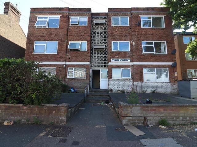 6, Avon Court, Avondale Road, Luton LU1, 2 bed flat to rent, £1,250 pcm | PrimeLocation