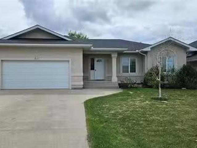 6 Avondale Crescent, Steinbach, MB, R5G 2G2 house for sale.