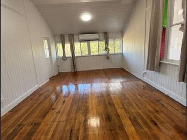 6 ACRES + MINUTES TO TOWN!