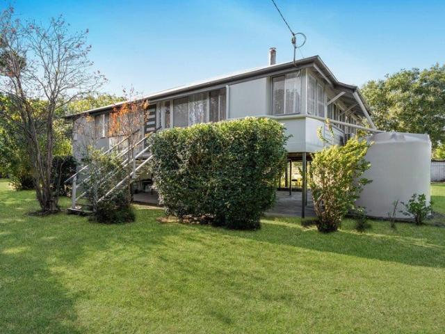 6 ACRES + MINUTES TO TOWN!