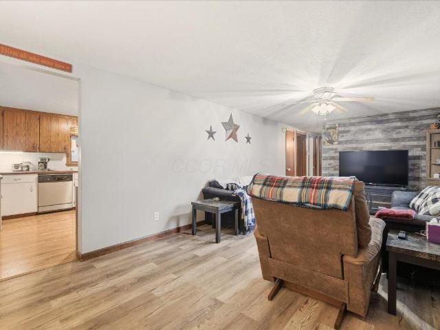 6 Adena Court