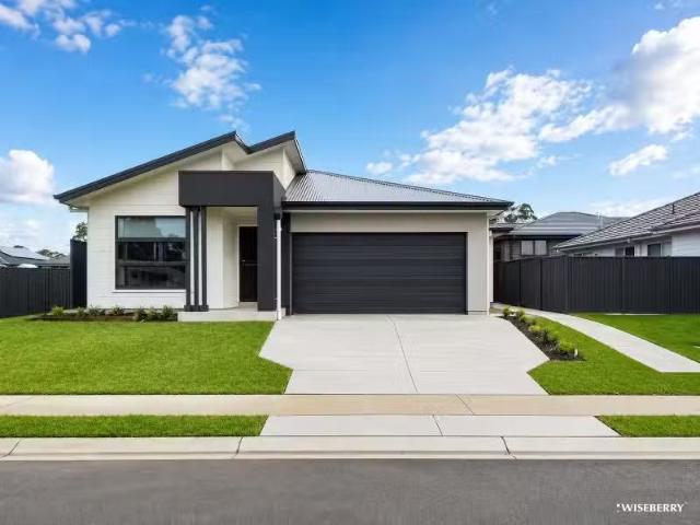 6 Burton Drive, Tahmoor House for rent Listed by Jason Montes.