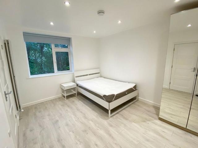 6 Back Grafton Street, Altrincham, WA14 1 bed in a house share to rent £675 pcm £156 pw